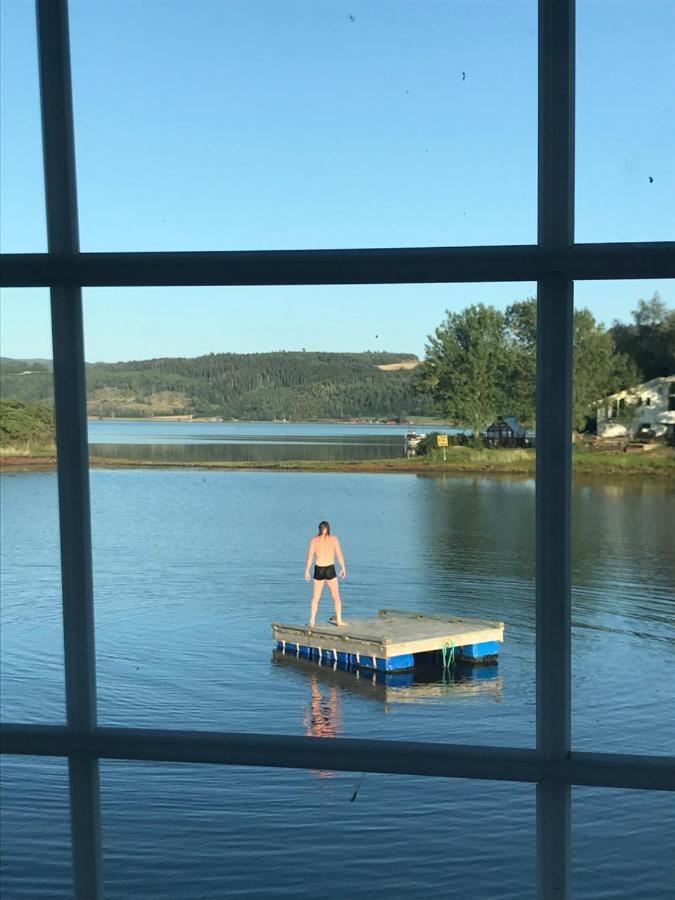 Saga, Et Unikt, Sjarmerende Badehotell Med Fa Rom, Sauna Og Badebrygge - Inderoy Straumen  المظهر الخارجي الصورة