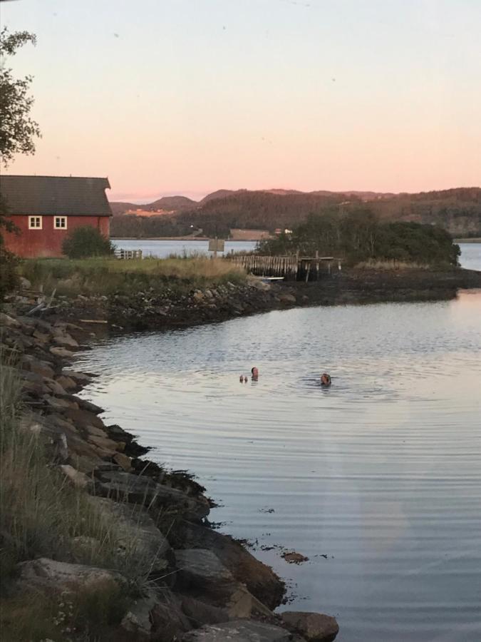 Saga, Et Unikt, Sjarmerende Badehotell Med Fa Rom, Sauna Og Badebrygge - Inderoy Straumen  المظهر الخارجي الصورة