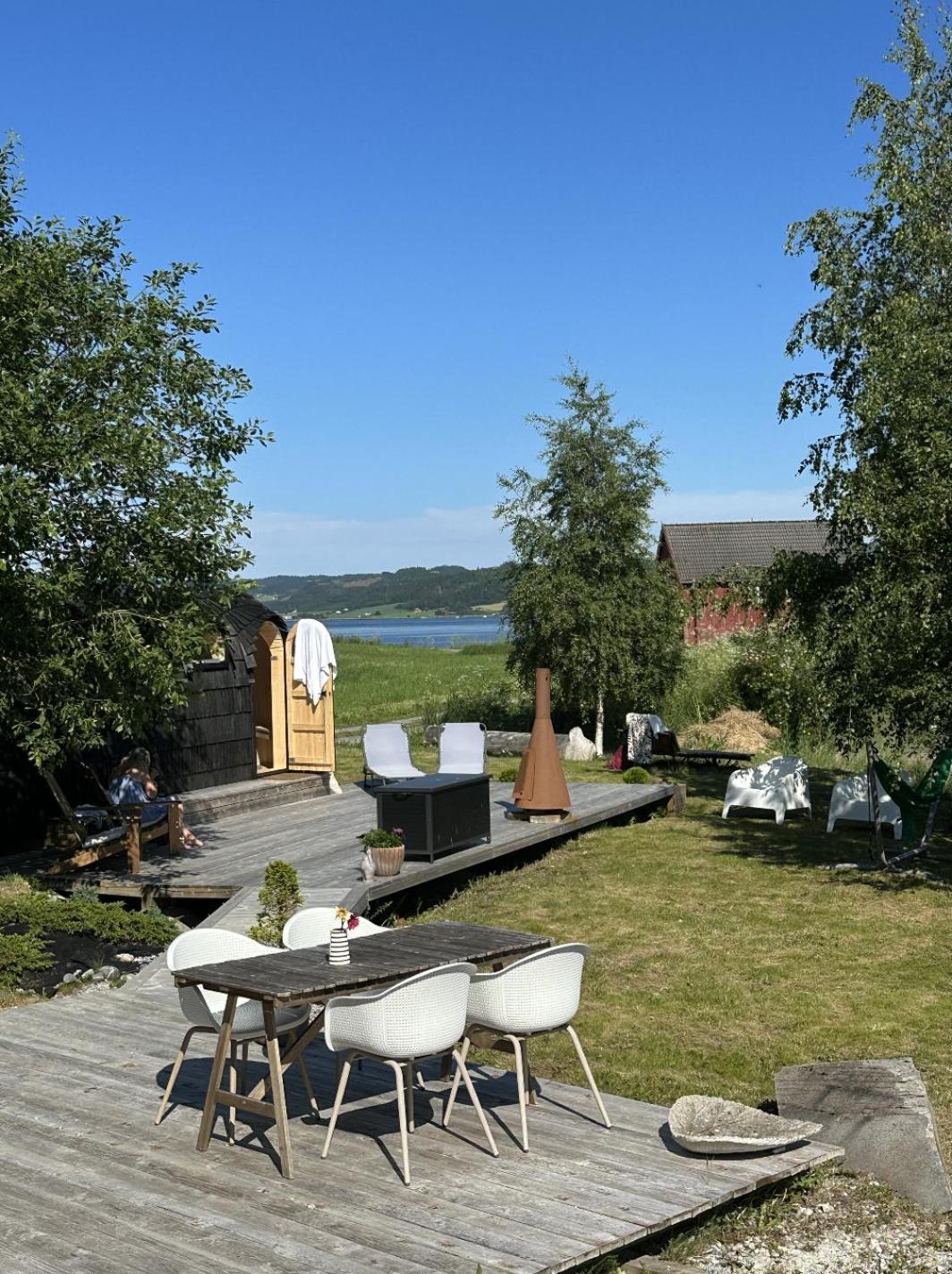 Saga, Et Unikt, Sjarmerende Badehotell Med Fa Rom, Sauna Og Badebrygge - Inderoy Straumen  المظهر الخارجي الصورة