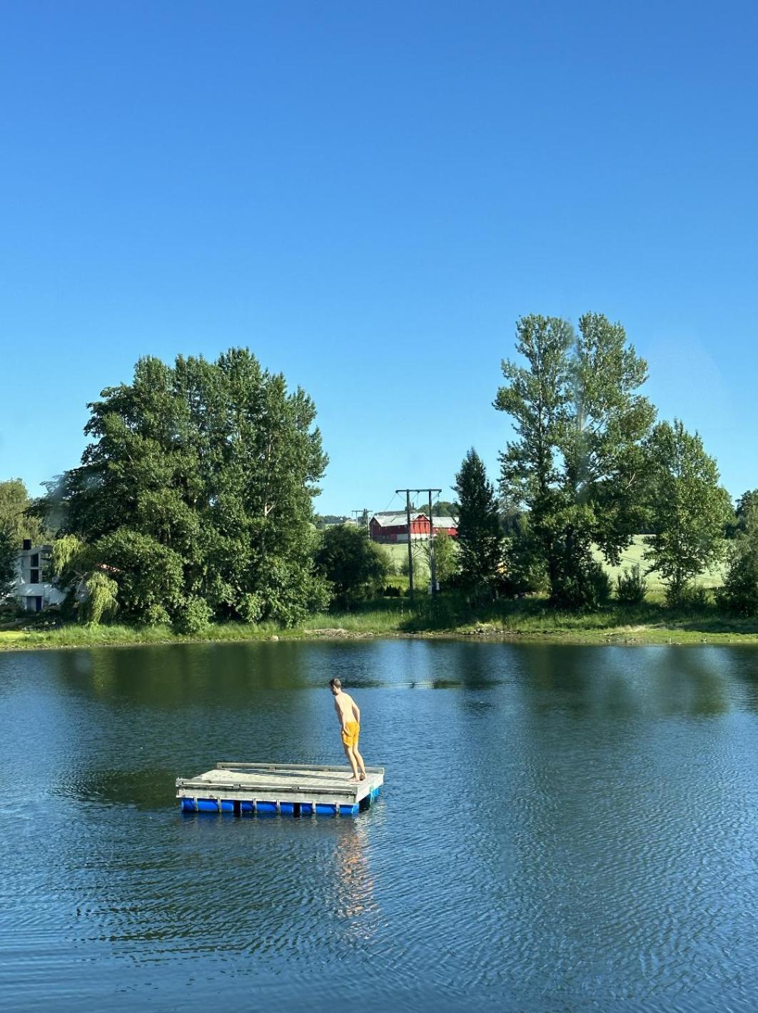 Saga, Et Unikt, Sjarmerende Badehotell Med Fa Rom, Sauna Og Badebrygge - Inderoy Straumen  المظهر الخارجي الصورة