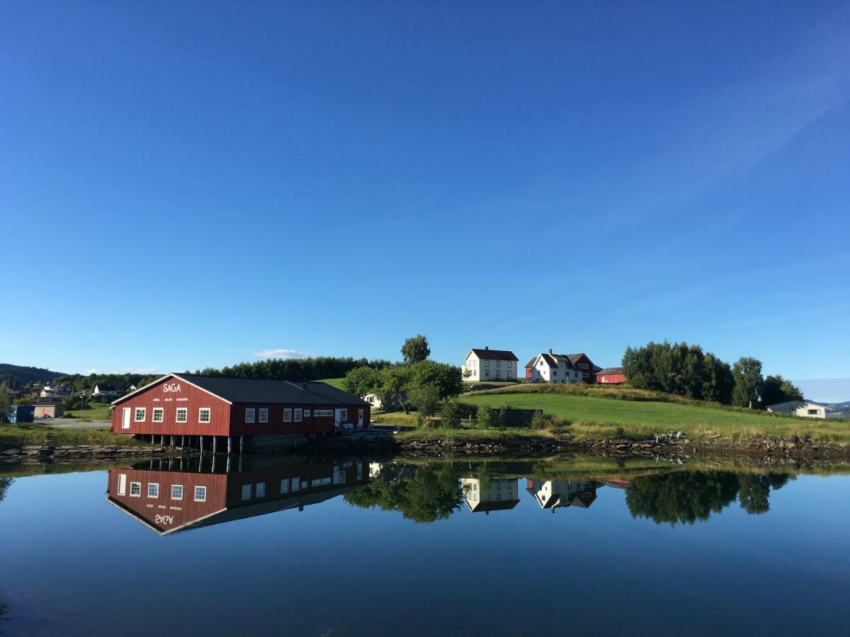Saga, Et Unikt, Sjarmerende Badehotell Med Fa Rom, Sauna Og Badebrygge - Inderoy Straumen  المظهر الخارجي الصورة
